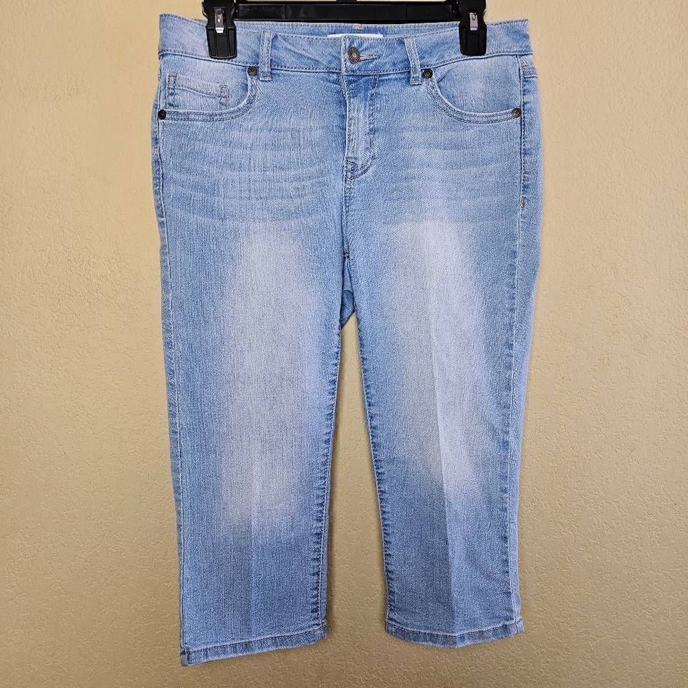 Artisan NY Light Wash Capri Pants